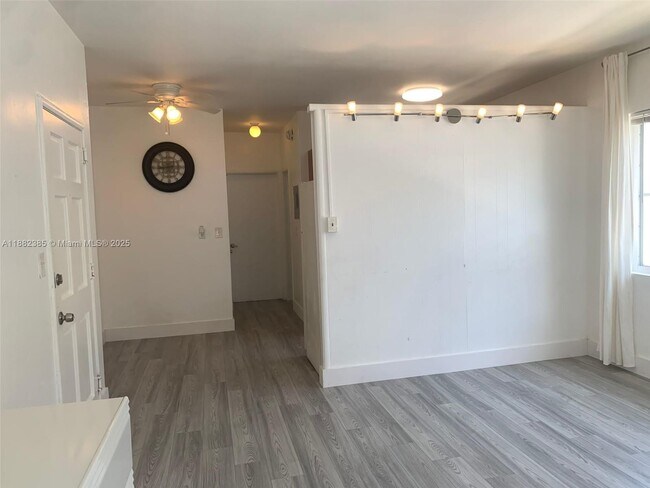 8011 Abbott Ave in Miami Beach, FL - Building Photo - Building Photo