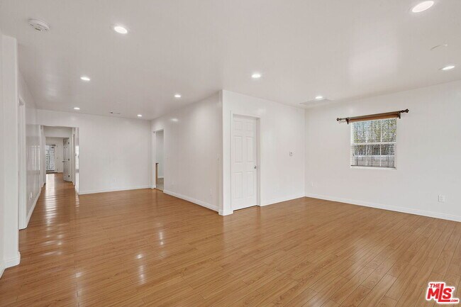 8843 Saturn St in Los Angeles, CA - Building Photo - Building Photo