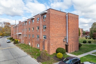 Barclay Square Apartments in Upper Darby, PA - Building Photo