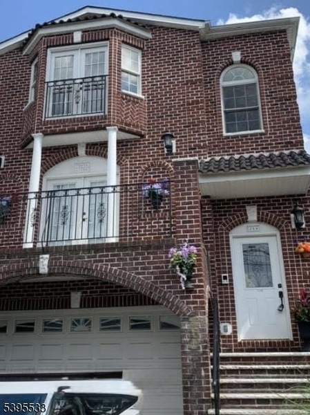 property at 728 Linden Ave