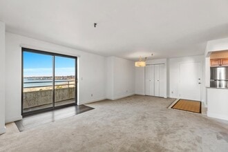 376 Ocean Ave in Revere, MA - Building Photo - Building Photo