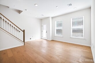 507 Sadie Cir in New Brunswick, NJ - Building Photo - Building Photo