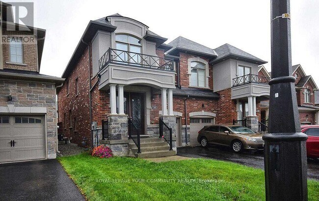 590 Sweetwater Cres in Newmarket, ON - Building Photo - Building Photo