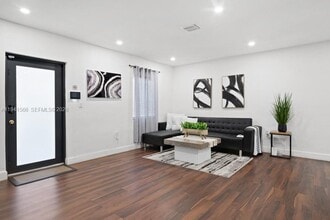 445 SW 62nd Ct in Miami, FL - Building Photo - Building Photo