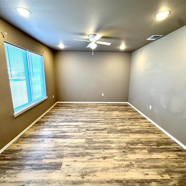 1304 E 15th St in Lubbock, TX - Building Photo - Building Photo