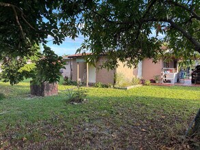 3513 NW 181st St in Miami Gardens, FL - Foto de edificio - Building Photo