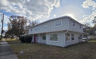 712 S Clyde Ave in Kissimmee, FL - Building Photo