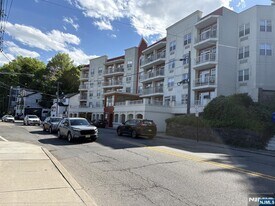 1100 River  202 in Edgewater, NJ - Building Photo