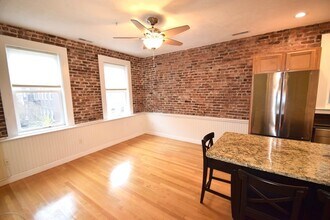 172 Cottage St in Boston, MA - Building Photo - Building Photo