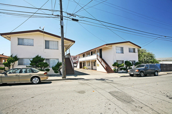 1865-1875 Powell St in San Pablo, CA - Building Photo - Building Photo