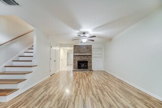 250 Sanders Ferry Rd, Unit 48 in Hendersonville, TN - Foto de edificio - Building Photo