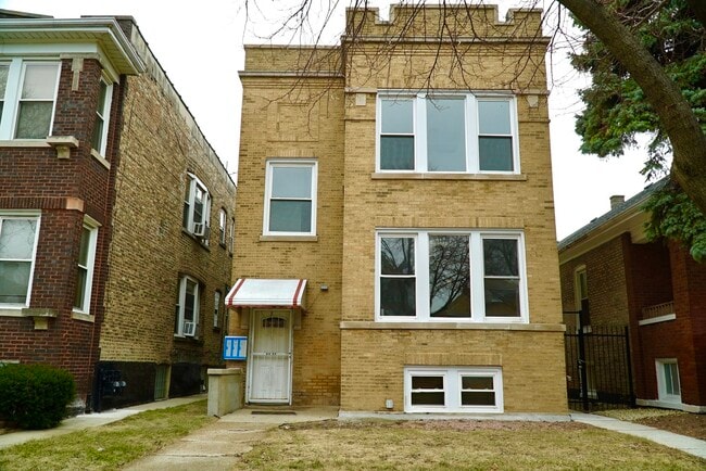 property at 6423 S Maplewood Ave