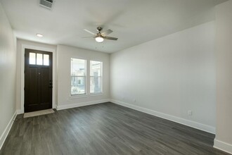 1300 Black Locust Drive West in Pflugerville, TX - Building Photo - Building Photo