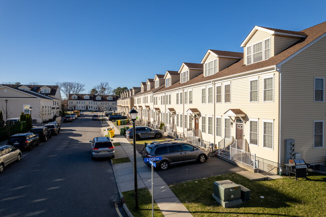 Locust Grove in Lakewood, NJ - Building Photo - Building Photo