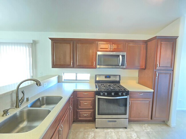 3407 Dakota St in Rosamond, CA - Building Photo - Building Photo