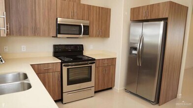 1408 Deer Hls, Unit 3 in Edinburg, TX - Building Photo - Building Photo