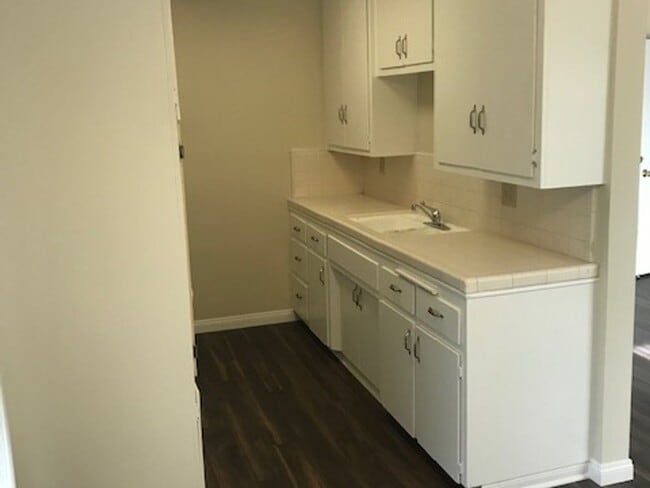 715 E. Providencia Ave in Burbank, CA - Foto de edificio - Interior Photo