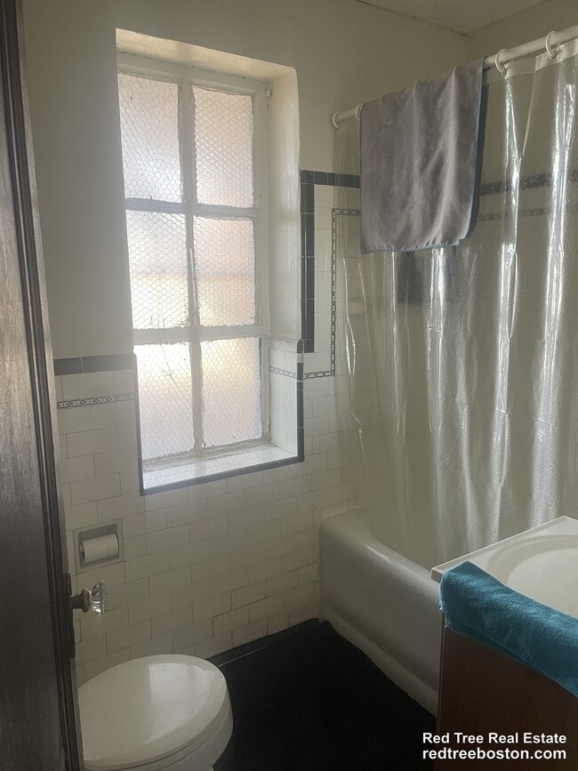 63 Fellsway W, Unit 8 in Medford, MA - Building Photo - Building Photo