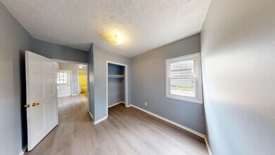 34 Auburn Ave in Shelby, OH - Building Photo - Building Photo