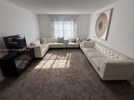 2225 Monroe St in Hollywood, FL - Building Photo