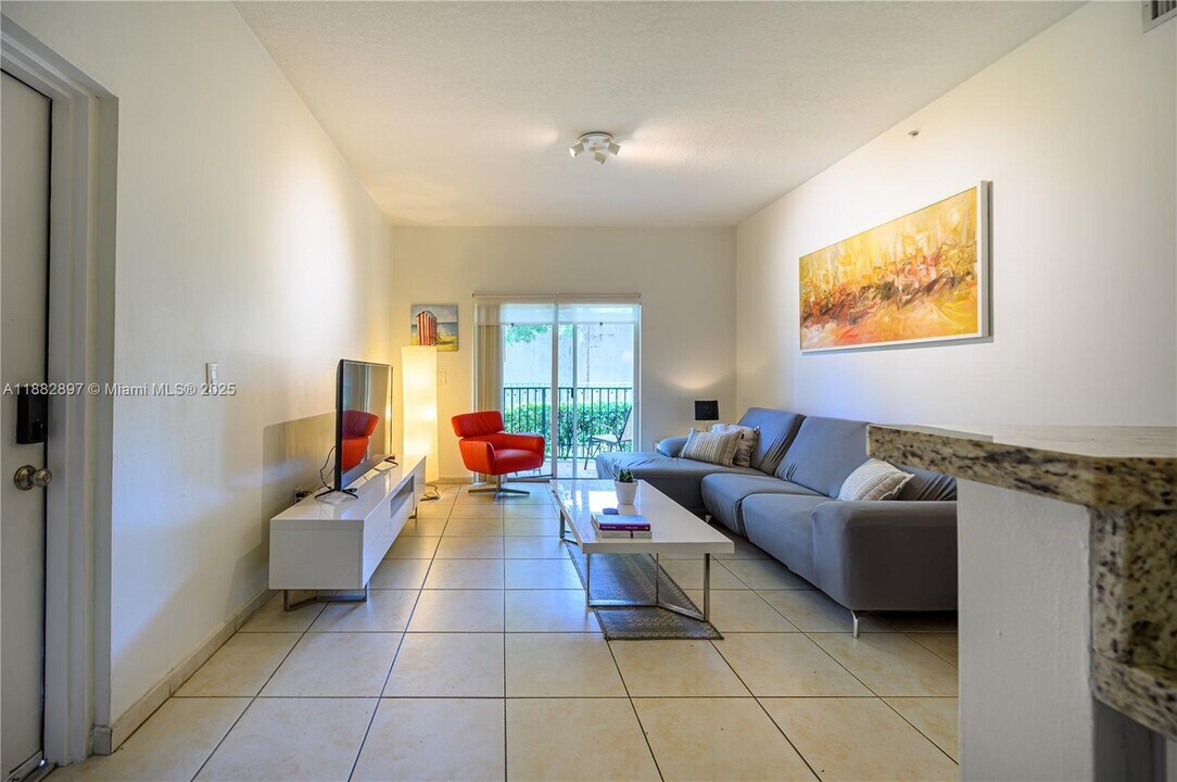 7360 NW 114th Ave in Doral, FL - Building Photo