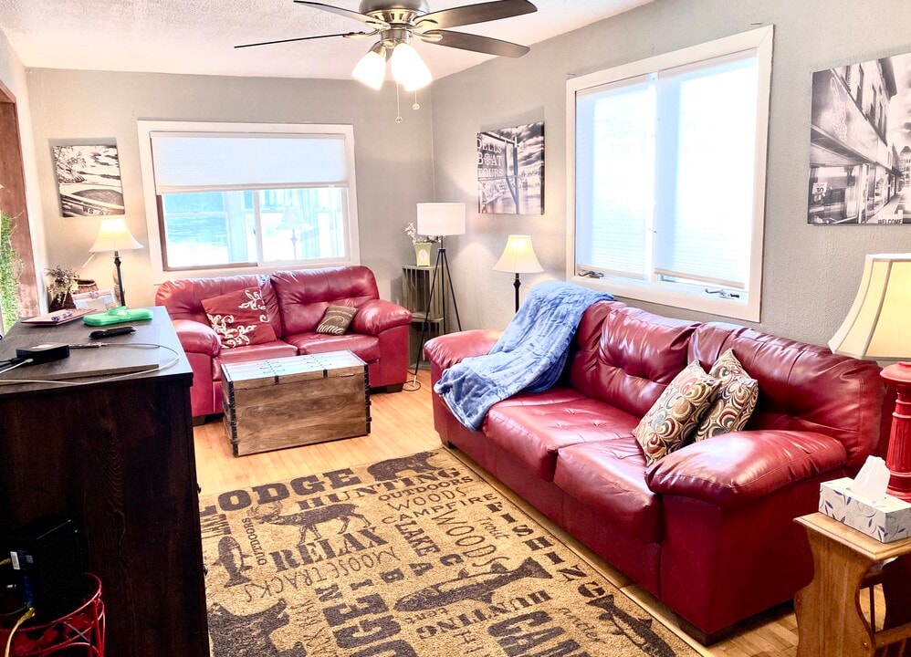 1215 W Conant St in Portage, WI - Building Photo