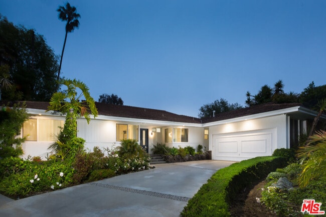 property at 774 N Kenter Ave