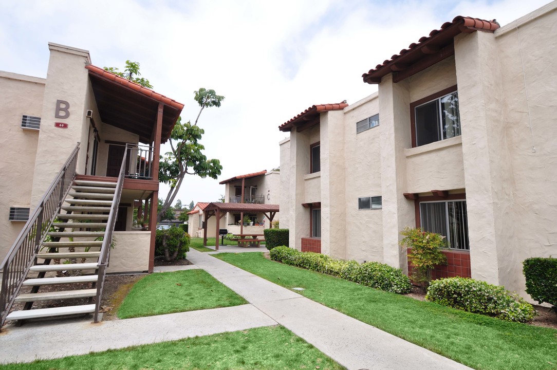 Casa de Palomar Apartments in Chula Vista, CA - Foto de edificio