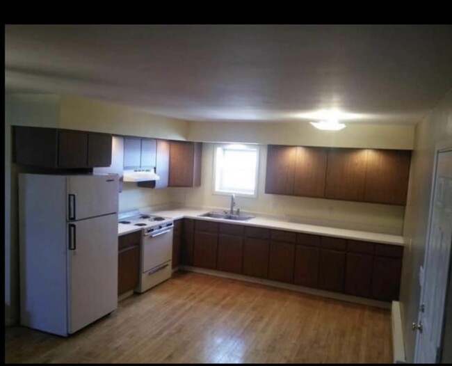4130 Clover Rd, Unit A in Manitowoc, WI - Building Photo - Building Photo