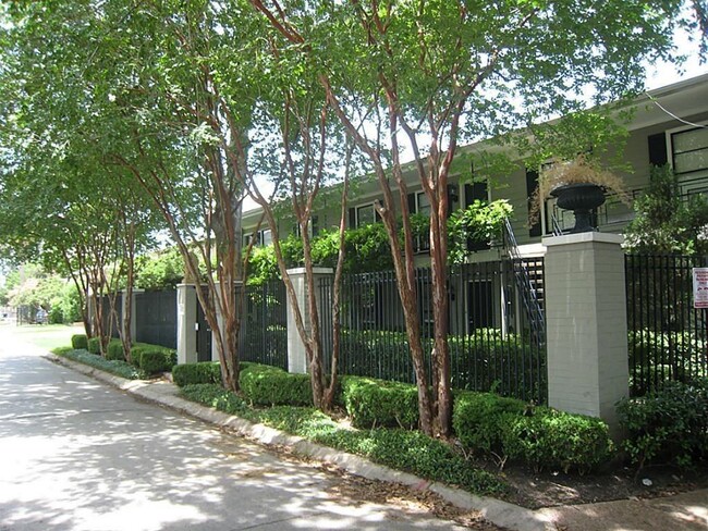 4722 Aftonshire Dr in Houston, TX - Building Photo - Building Photo