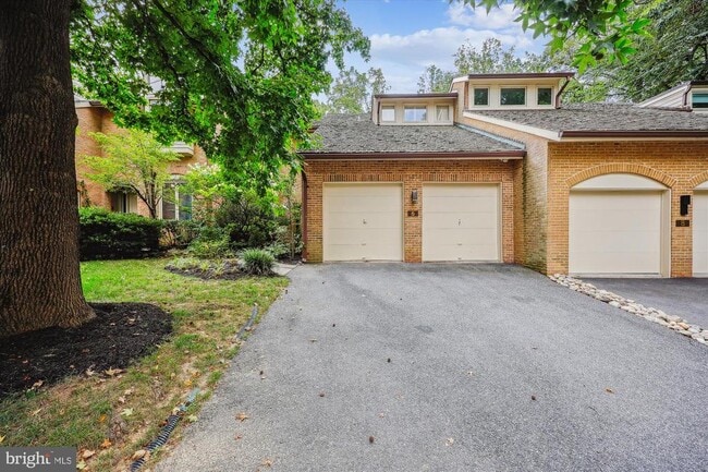 property at 6 Goldleaf Ct