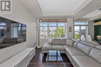 887 Kilbirnie Dr in Ottawa, ON - Building Photo - Building Photo