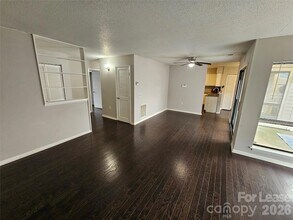 4811 Spring Lake Dr, Unit E in Charlotte, NC - Building Photo - Building Photo