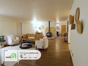 10560 Old Oregon Trail in Redding, CA - Building Photo - Building Photo