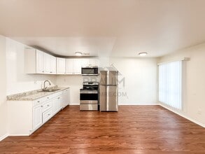 5611 Fulcher Ave, Unit 5 in Los Angeles, CA - Building Photo - Building Photo