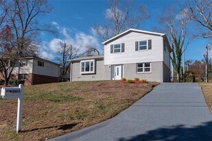 Room in House on Trafalgar Way in Chamblee, GA - Building Photo