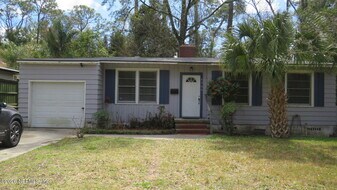 4566 Plymouth St in Jacksonville, FL - Building Photo