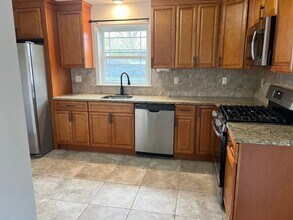 1042 Bond St, Unit Ramon Paulino in Elizabeth, NJ - Foto de edificio - Building Photo