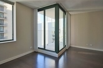 81 W Huron St in Chicago, IL - Building Photo - Building Photo