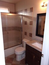 793 W Nevada Cir in Tulare, CA - Building Photo - Building Photo