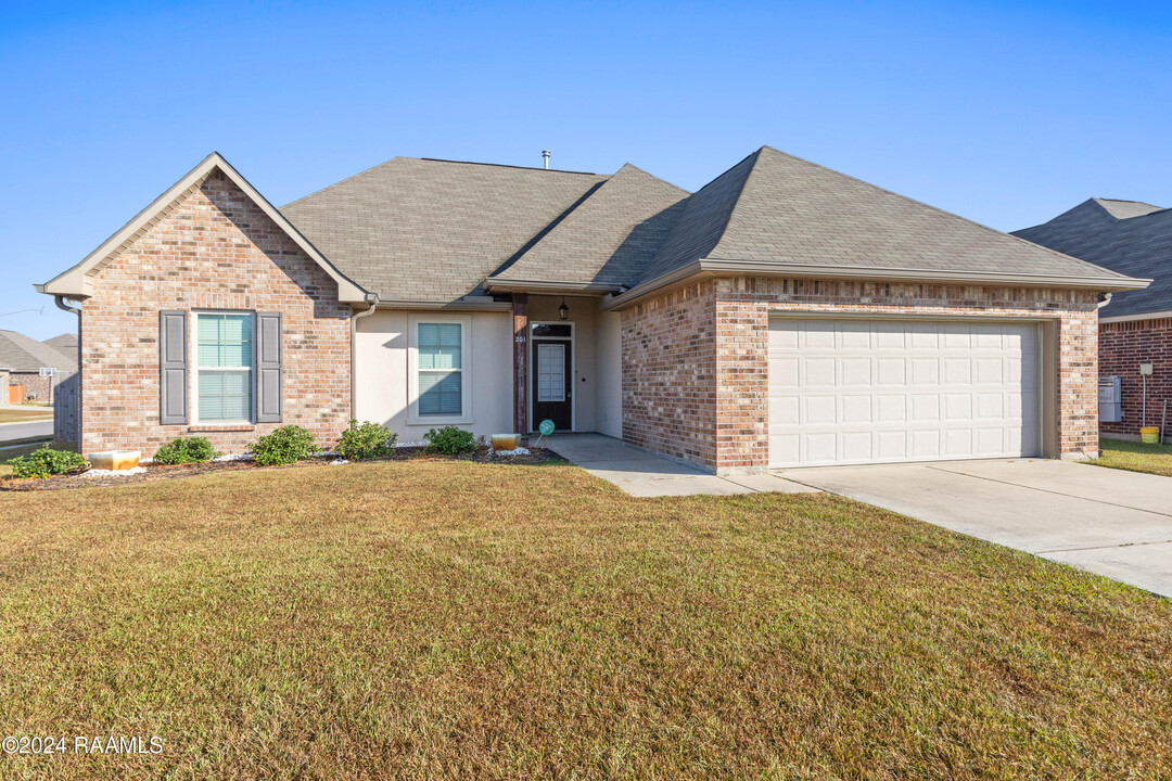 201 St Gaspar St in Youngsville, LA - Foto de edificio