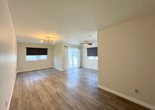 17531 Newland St, Unit 17531 Newland St Apt C in Huntington Beach, CA - Building Photo - Building Photo