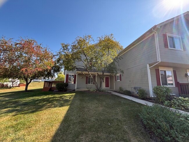162 Village Creek Dr in Lake In The Hills, IL - Building Photo - Building Photo