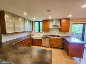 7950 Inverness Ridge Rd in Potomac, MD - Building Photo - Building Photo