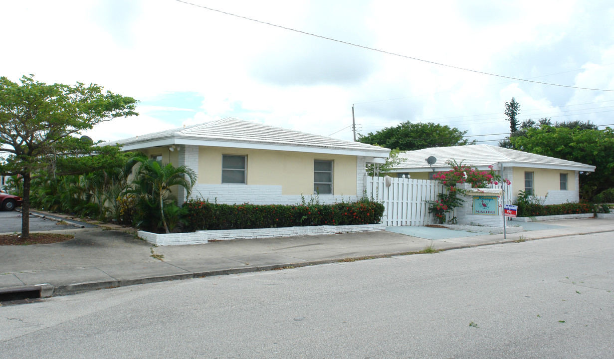 Kasy's Malibu in Lake Worth, FL - Foto de edificio