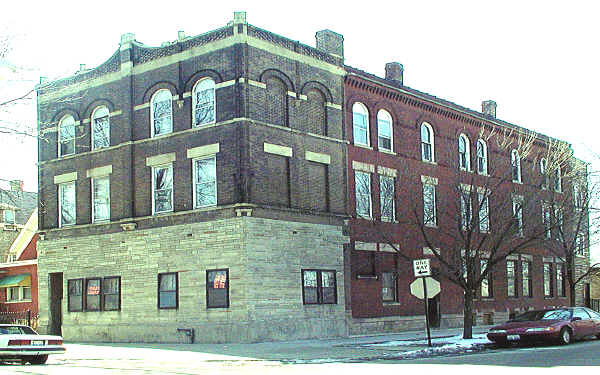 2400 S Troy St in Chicago, IL - Foto de edificio