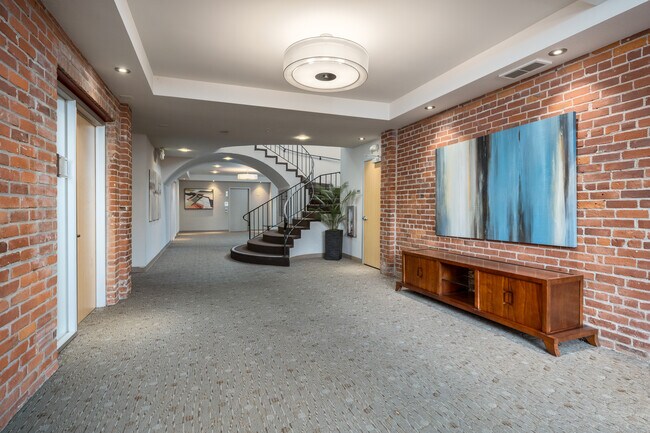 530 9th St in Sacramento, CA - Building Photo - Lobby