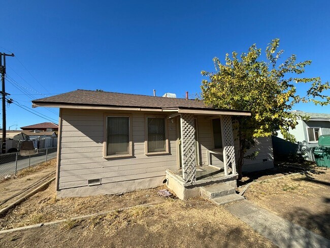 711 Bryce Dr-Unit -711 BRYCE DR. in Bakersfield, CA - Building Photo - Building Photo