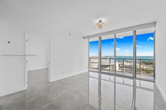 888 Biscayne Blvd in Miami, FL - Building Photo - Building Photo