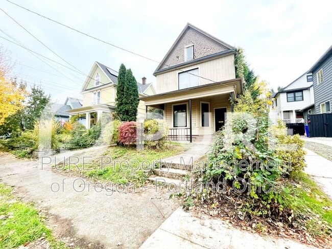 133 NE Graham St in Portland, OR - Building Photo - Building Photo